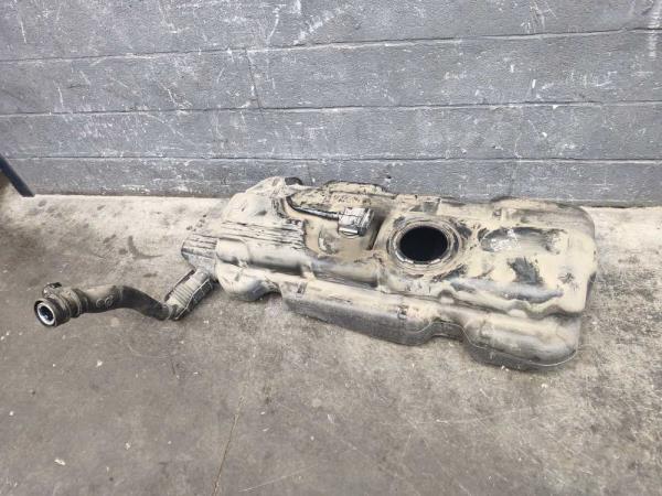 RESERVOIR DE CARBURANT MERCEDES - Vue 1